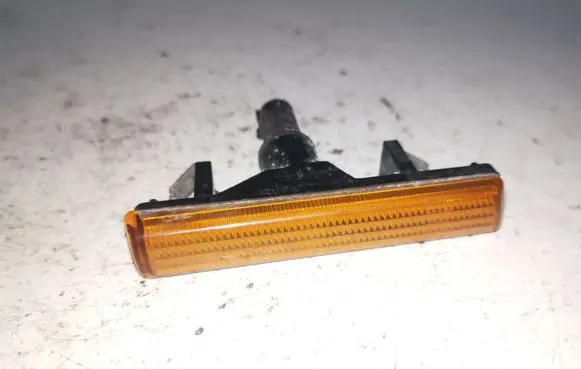 BMW 7 E38 Front fender indicator light 83602031