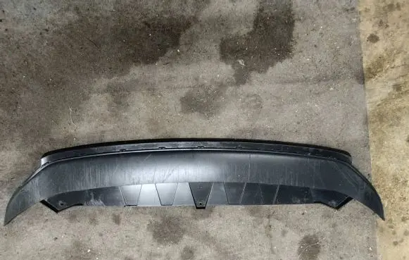 Front bumper lip