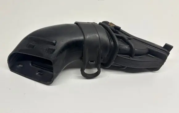 Ford Focus Air intake duct part AV619A675AC 1050706S01