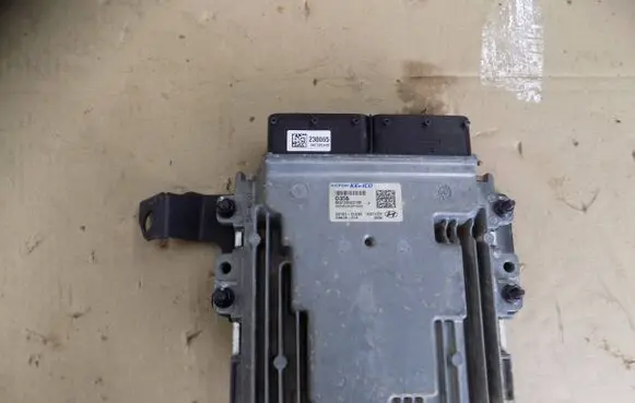 Hyundai Kona I Engine control unit/module ECU 39102-2U206