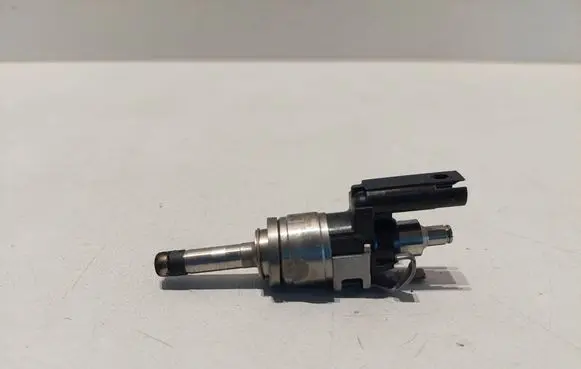 Volvo XC90 Fuel injector 31432778