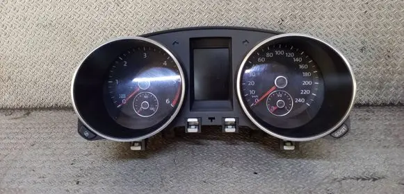 Volkswagen Golf VI Speedometer (instrument cluster) 5K0920870C