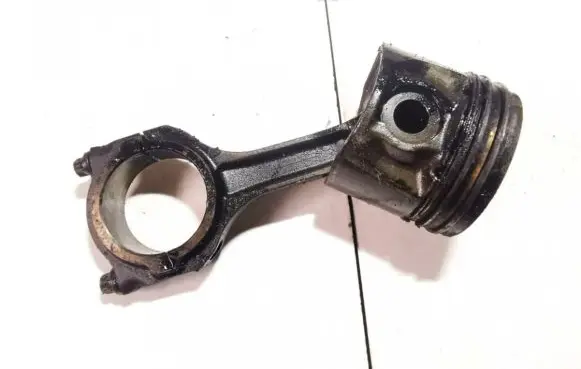 Ford Focus Piston with connecting rod