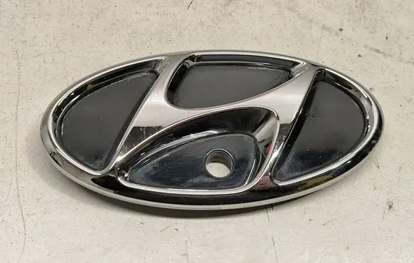 Hyundai Kona I Manufacturer badge logo/emblem 86352K4000