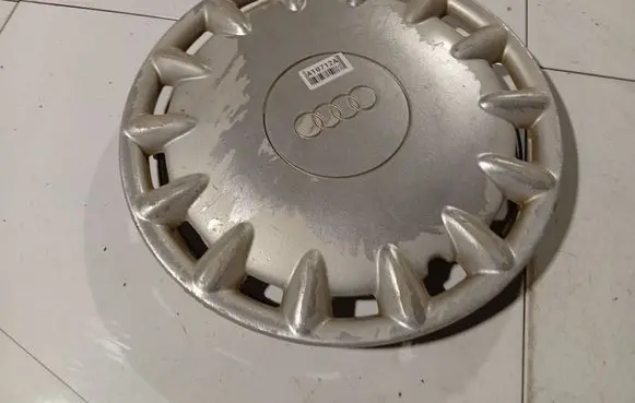 Audi 80 90 S2 B4 R15 wheel hub/cap/trim 