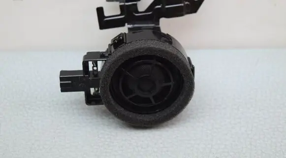 Front door high frequency speaker