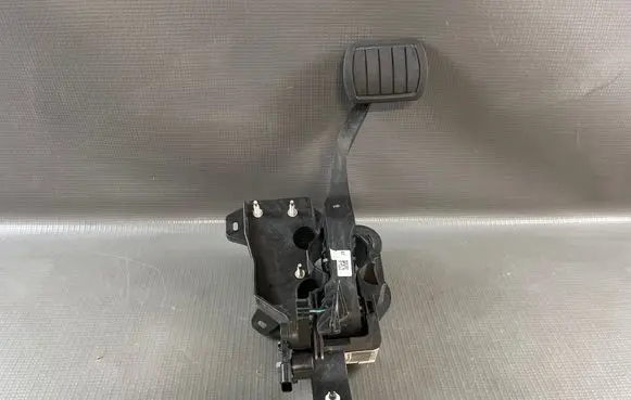 Peugeot 208 II Brake pedal 9829474380