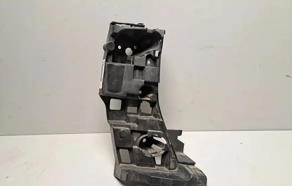 BMW X7 G07 Rear bumper mounting bracket 8069901