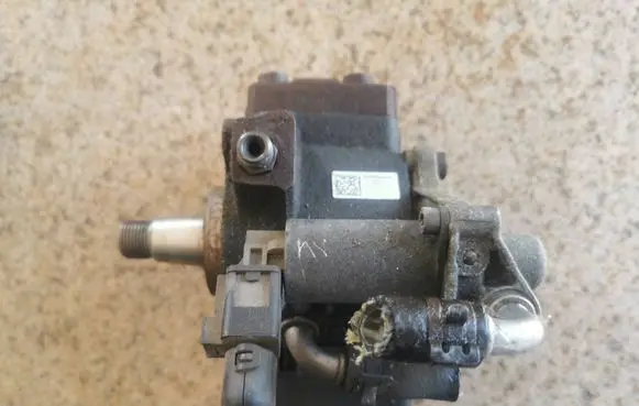 Volkswagen Caddy Fuel injection high pressure pump 03L130755H