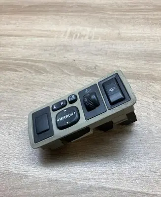 Toyota Avensis T250 Wing mirror switch 183575 777669
