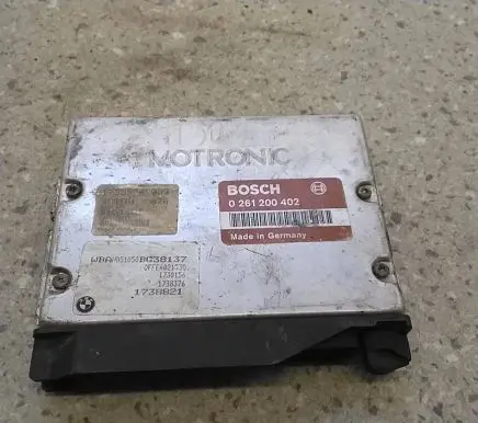 BMW 5 E34 Engine control unit/module 0261200402