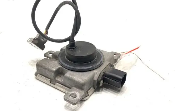 Honda CR-V Voltage converter/converter module W3T23671