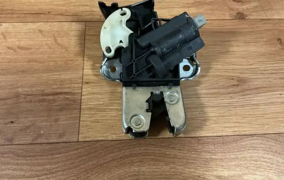 Audi A4 S4 B7 8E 8H Tailgate/trunk/boot lock/catch/latch 4F5827505D