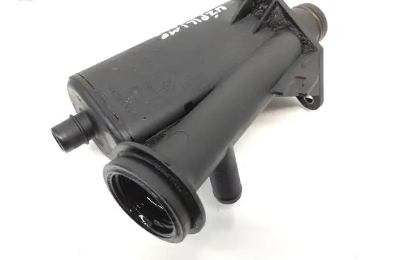 Opel Vivaro Oil breather separator 8200140763