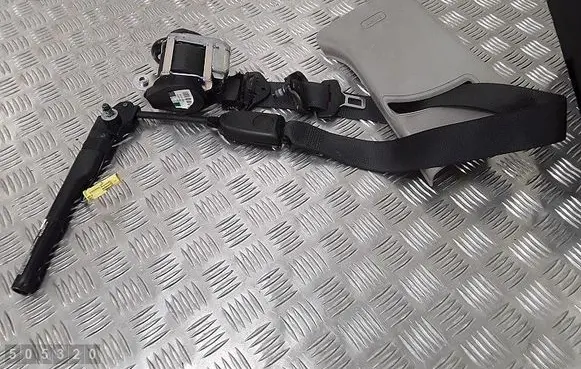 Opel Astra J Front seatbelt 624131900
