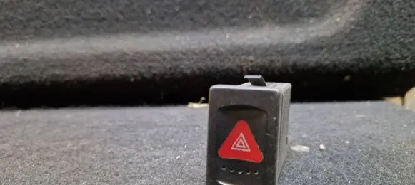 Volkswagen PASSAT B5.5 Hazard light switch 3B0953235C