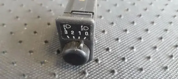 Nissan Primera Headlight level height control switch