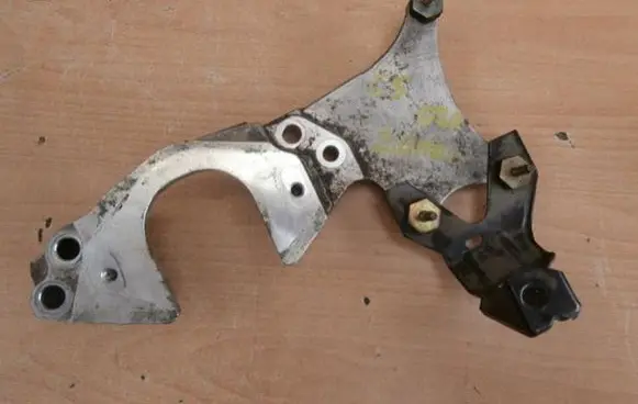 Citroen C5 Engine mounting bracket 9681855180