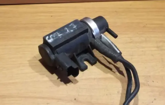 Peugeot 607 Turbo solenoid valve 4M509E882AA