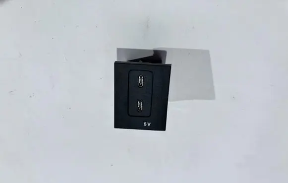 Mercedes-Benz A W177 USB socket connector A2478200301