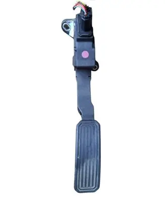 Accelerator throttle pedal