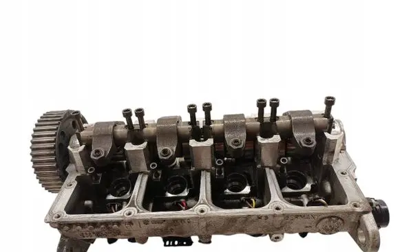 Volkswagen Touran I Engine head 038103373R
