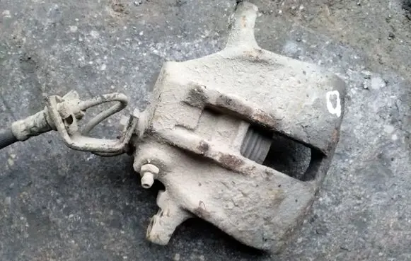 Volkswagen PASSAT B4 Front brake caliper