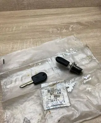 Peugeot 208 I Front door lock (next to the handle) 9170AWpeugeot