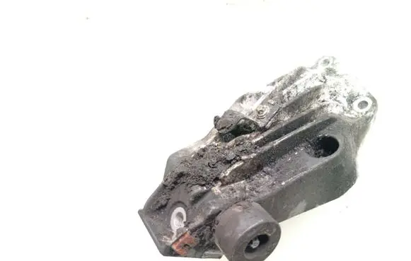 Engine mounting bracket