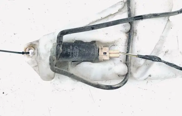 Ford Focus Windscreen/windshield washer pump 93bb17k624ba