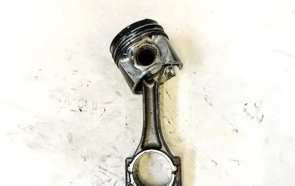 Ford Galaxy Piston with connecting rod