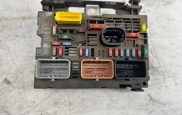 Peugeot 308 BSM Control unit 9675878480