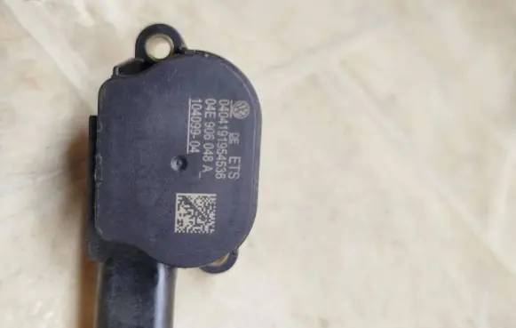 Volkswagen Golf VII Camshaft vanos timing valve 04E906048A 10409904 0404191954536