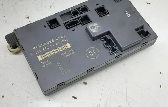 Mercedes-Benz E W211 Door control unit/module 2118707126