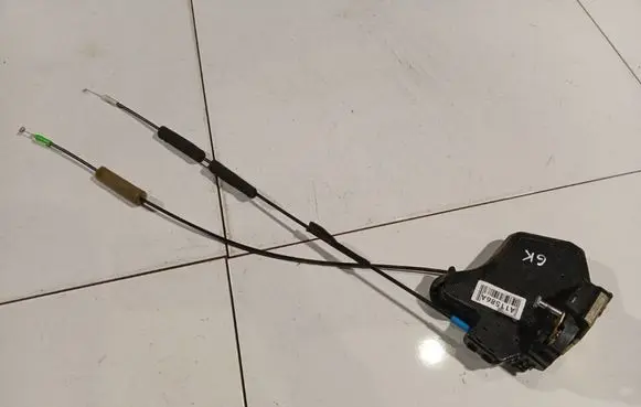 Toyota Avensis T250 Rear door lock