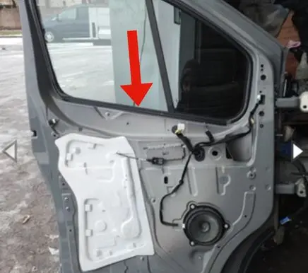 Opel Vivaro Rubber seal front coupe door window 