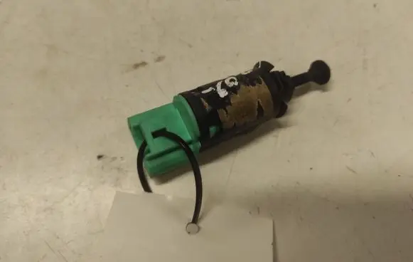 Peugeot 207 Brake pedal sensor switch 9665602380 95835