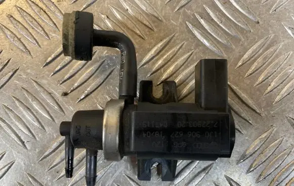 Volkswagen Touareg I Turbo solenoid valve 1J0906627 04T119 72290320