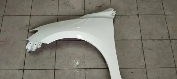 Nissan Pulsar Fender