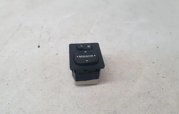 Toyota Avensis T250 Wing mirror switch 769746C 769746 183574