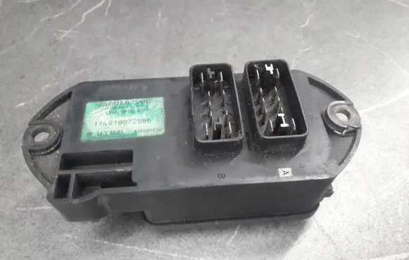 Jaguar X-Type Fuse box set 518624010