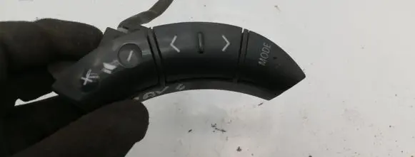 Toyota RAV 4 (XA20) Steering wheel buttons/switches 75B037