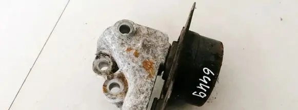 Chevrolet Captiva Engine mount bracket H60077A
