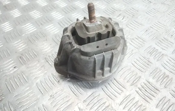 BMW 1 E82 E88 Engine mount bracket