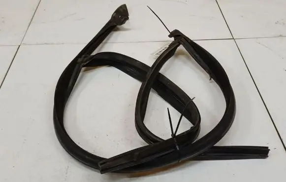 Saab 9-3 Ver2 Rubber seal front coupe door 