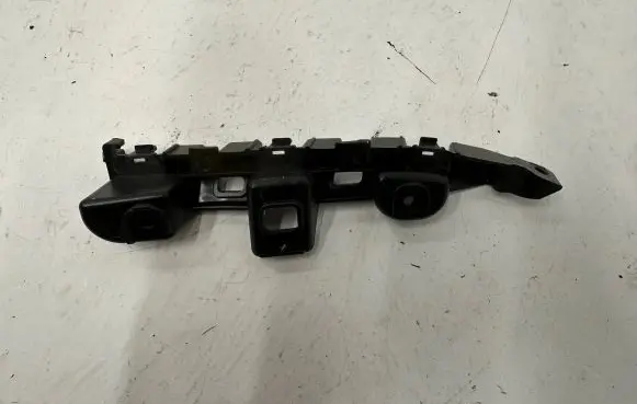 Volkswagen PASSAT B7 Front bumper mounting bracket