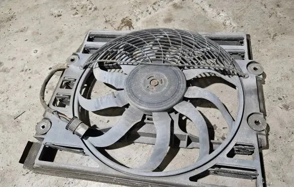 BMW 7 E38 Fan set 6908024