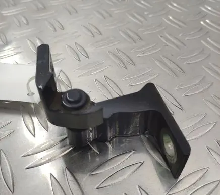 Volkswagen PASSAT B8 Front door lower hinge 8X0831404E