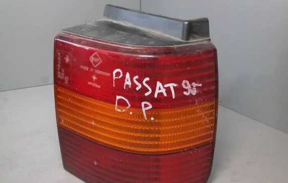 Volkswagen PASSAT B4 Rear/tail lights 3a9945112