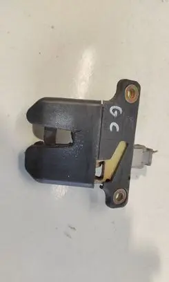 Audi A6 S6 C5 4B Tailgate/trunk/boot lock/catch/latch 4B5827505